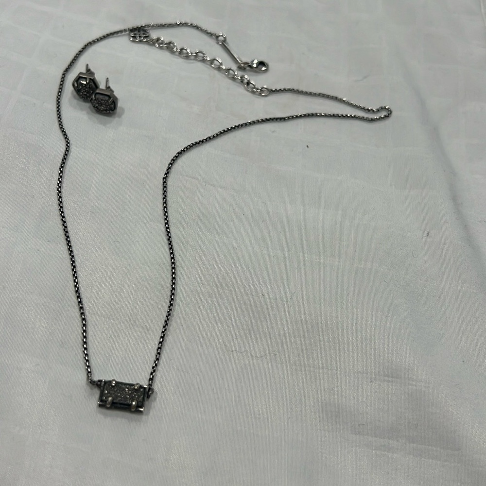 Kendra scott necklace and matching earrings